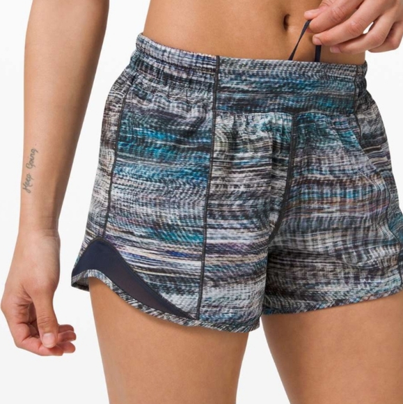 Lululemon hot hotty short 4" digital oasis - Picture 2 of 7